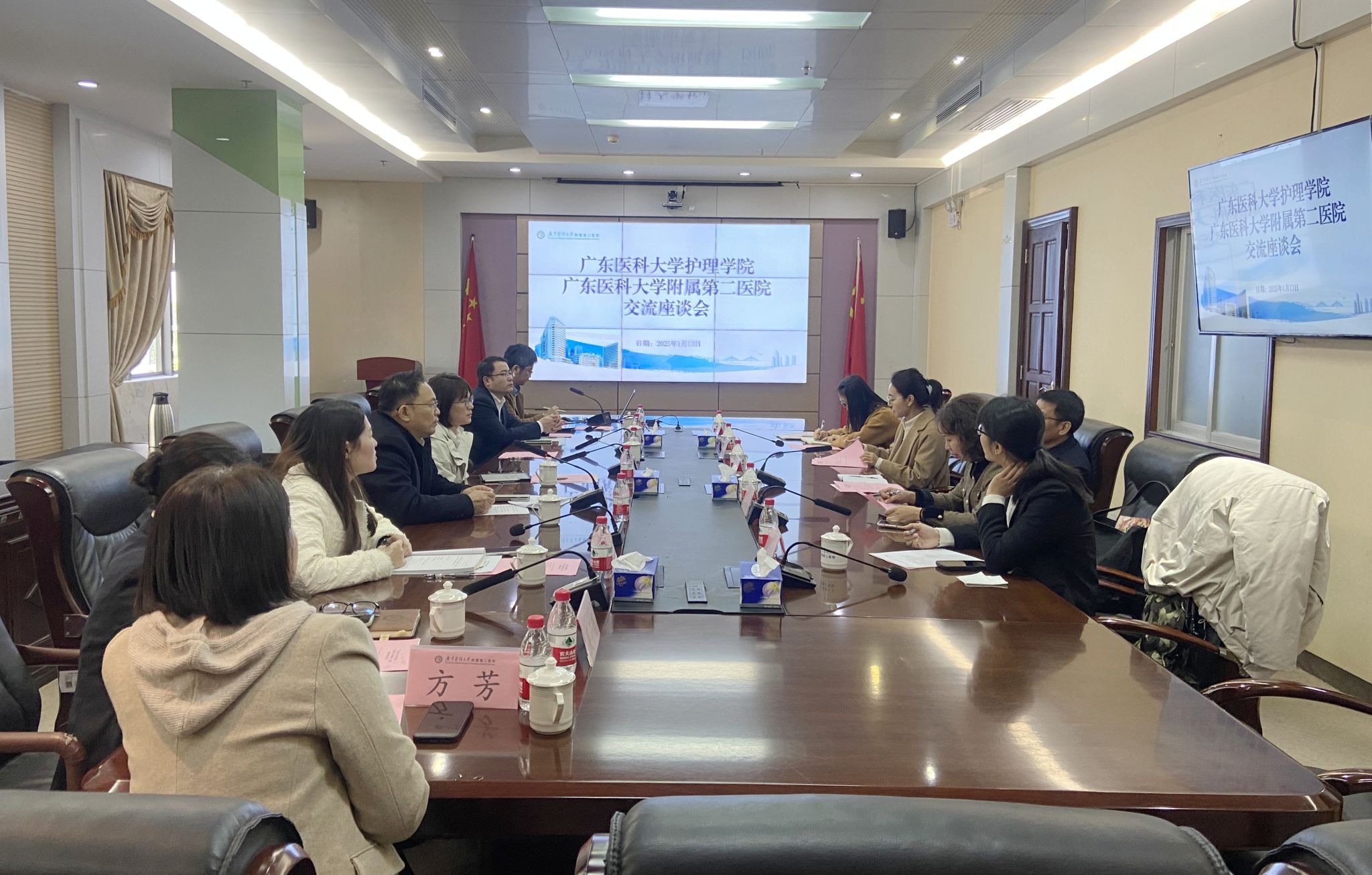 伟德bv1946官网一行赴学校附属第二医院交流学习